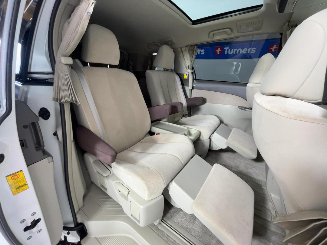 Photo '33' of Toyota Estima