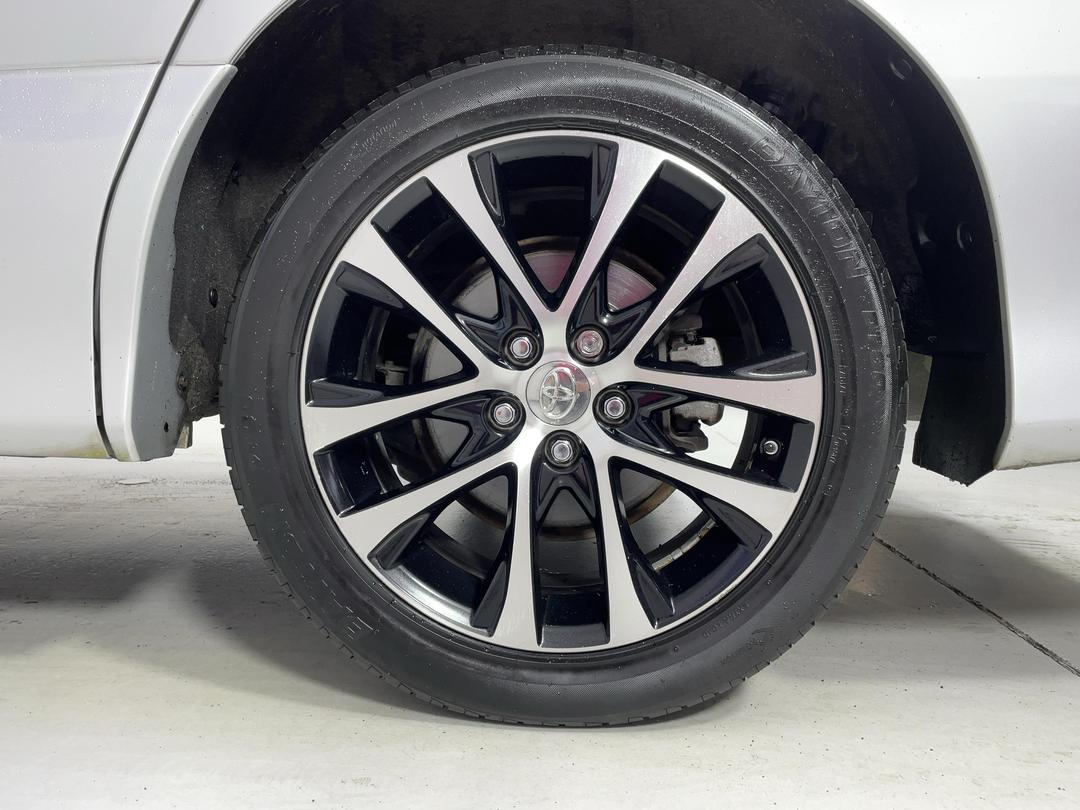 Photo '11' of Toyota Estima