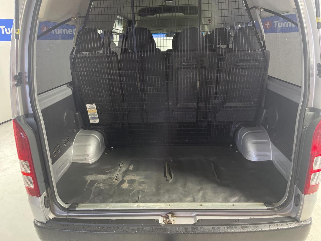 Photo '14' of Toyota Hiace