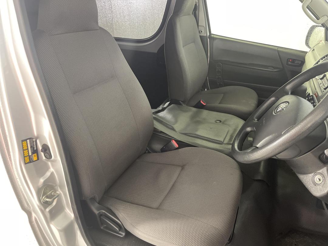 Photo '16' of Toyota Hiace