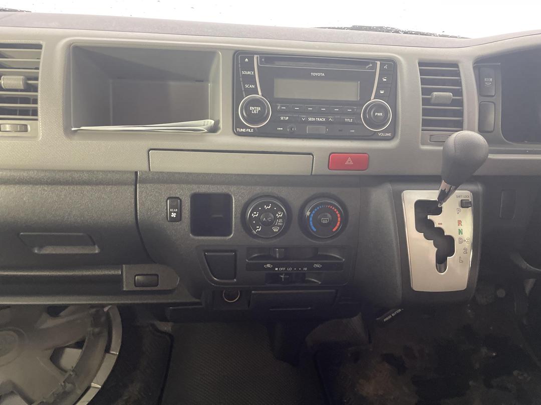 Photo '18' of Toyota Hiace