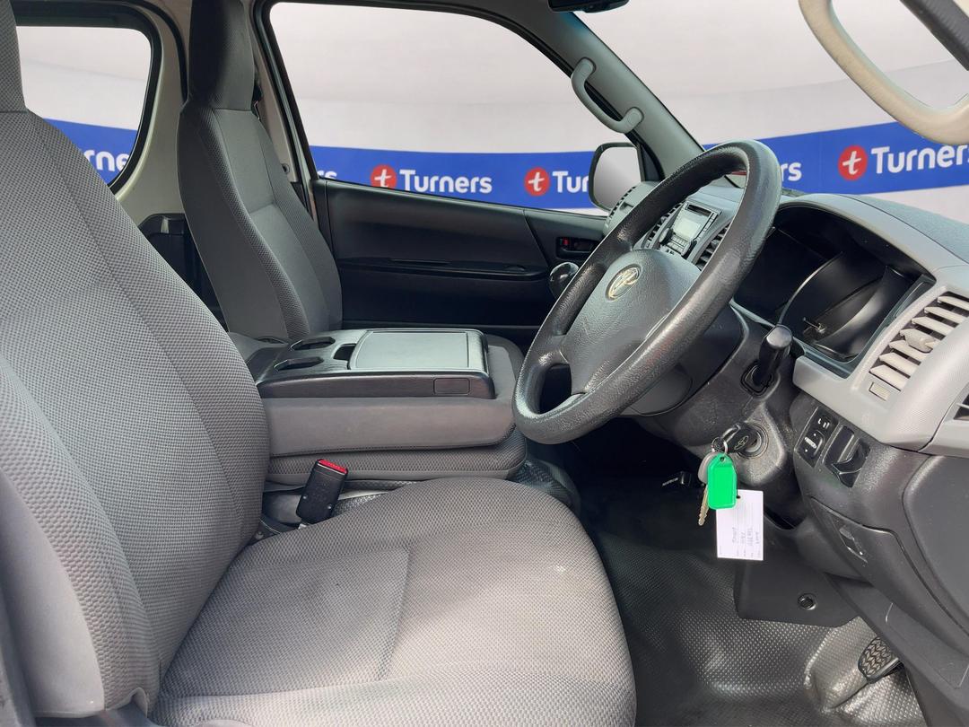 Photo '16' of Toyota Hiace