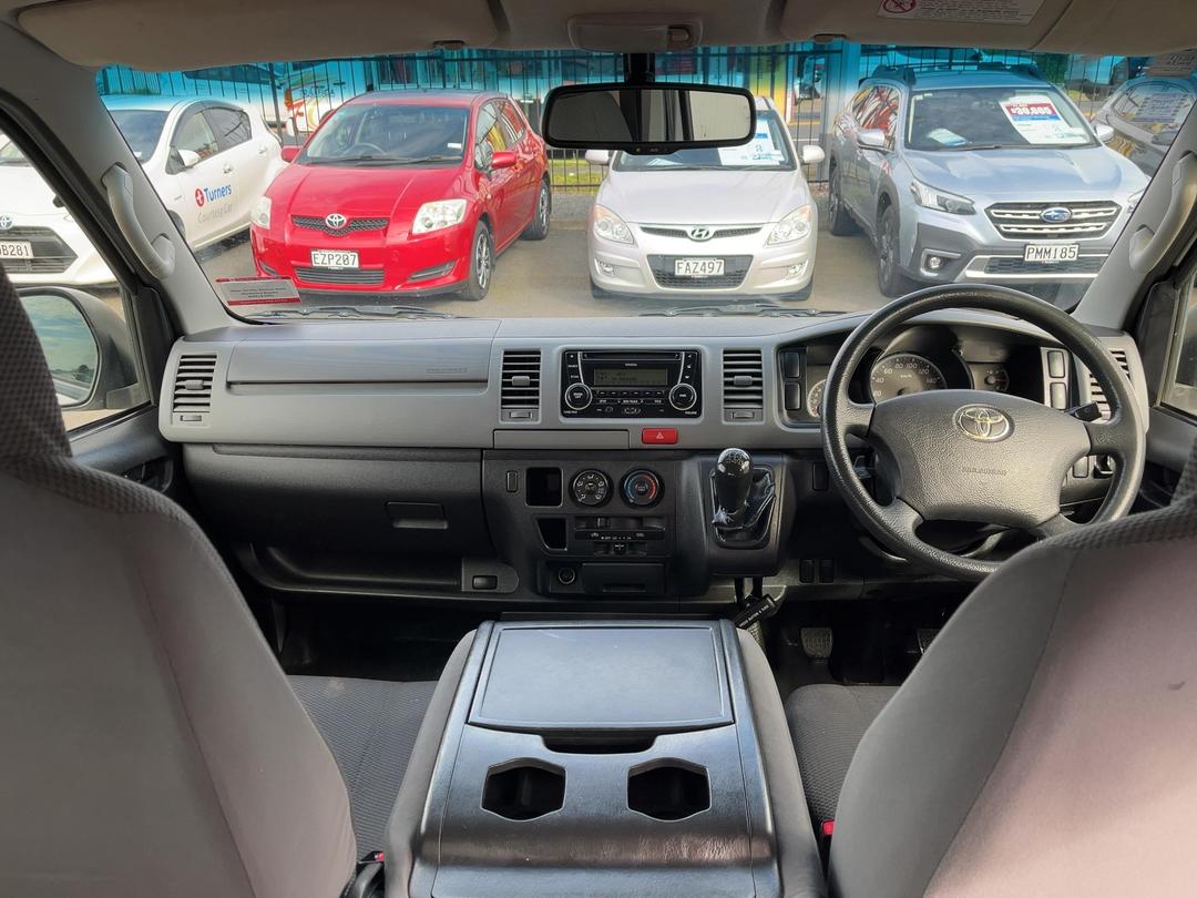 Photo '17' of Toyota Hiace
