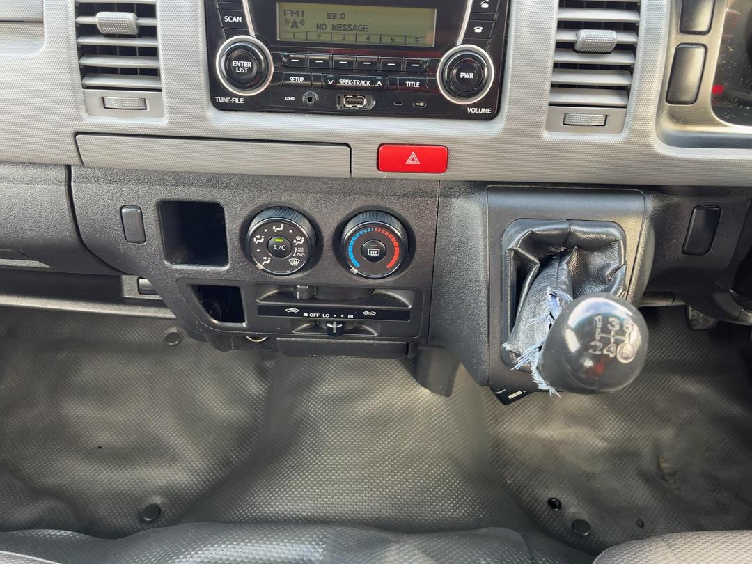 Photo '18' of Toyota Hiace