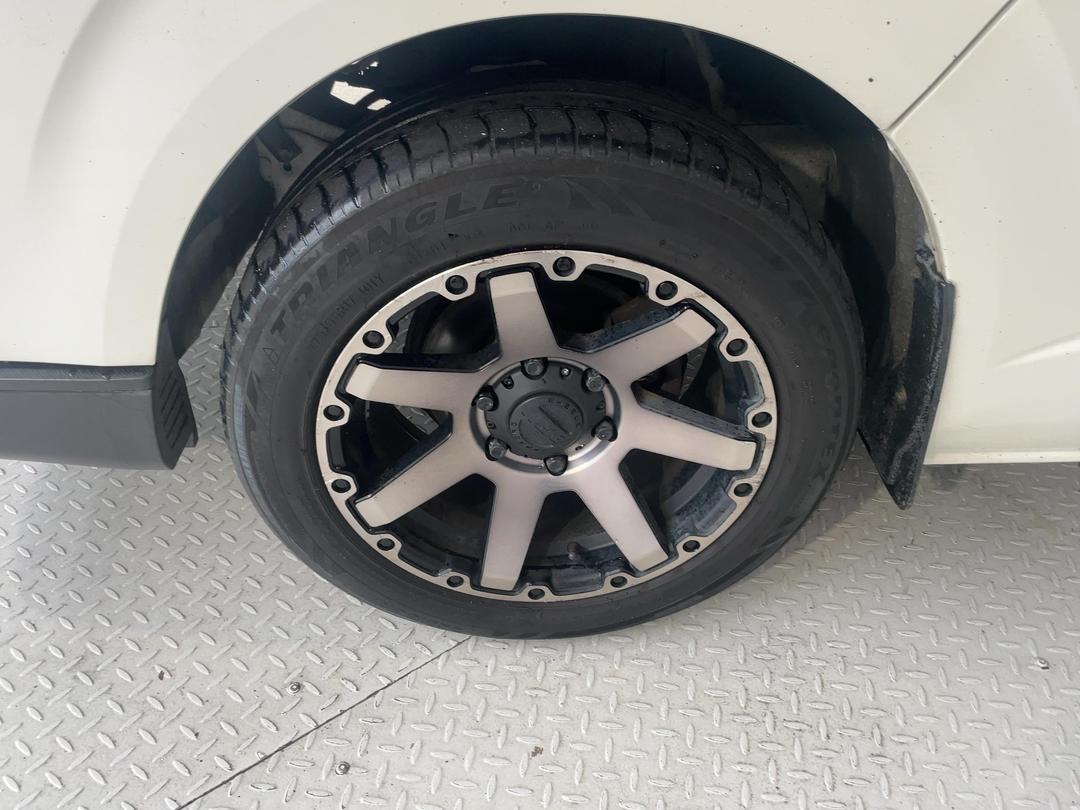 Photo '10' of Toyota Hiace