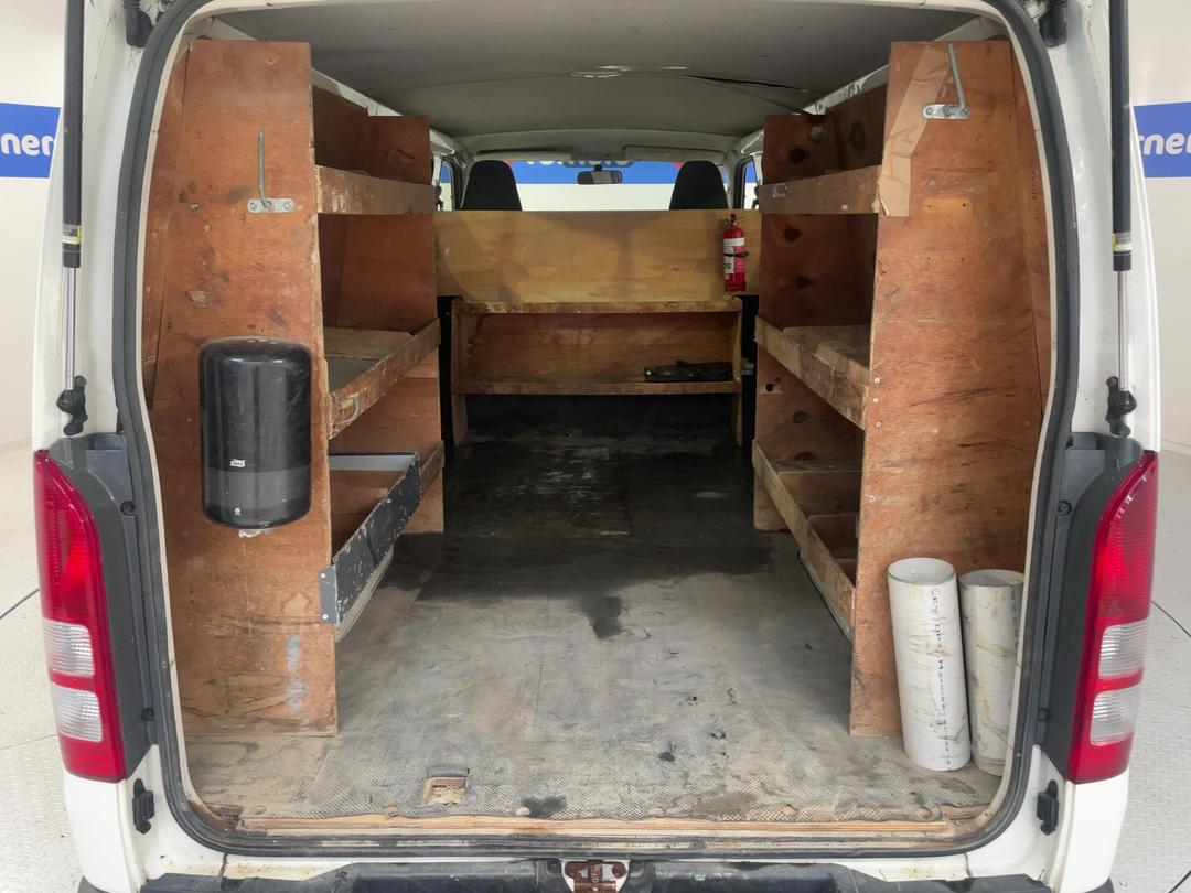 Photo '14' of Toyota Hiace