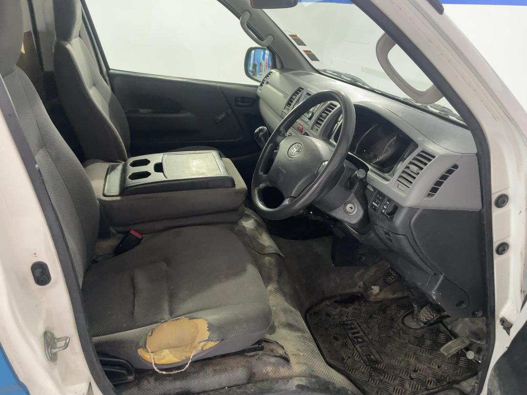 Photo '16' of Toyota Hiace