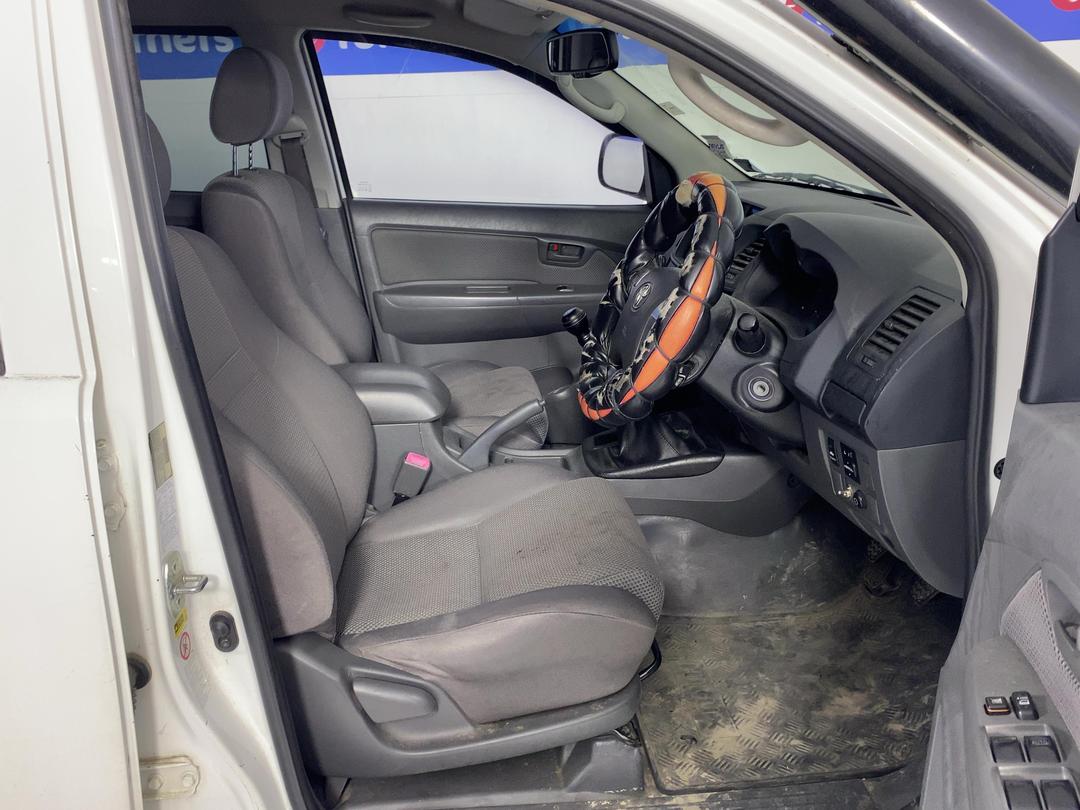 Photo '16' of Toyota Hilux