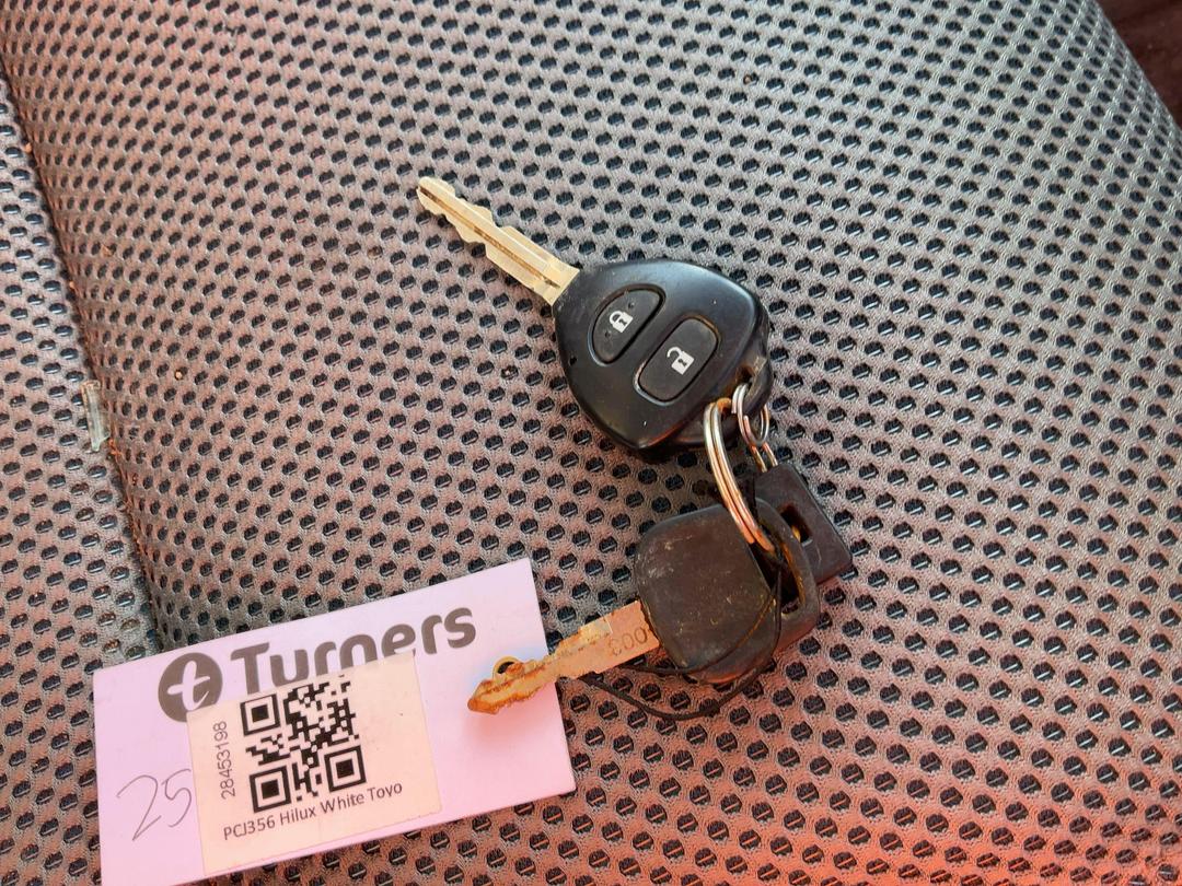 Photo '11' of Toyota Hilux SR5 TD EC Photo '11' of Toyota Hilux SR5 TD EC