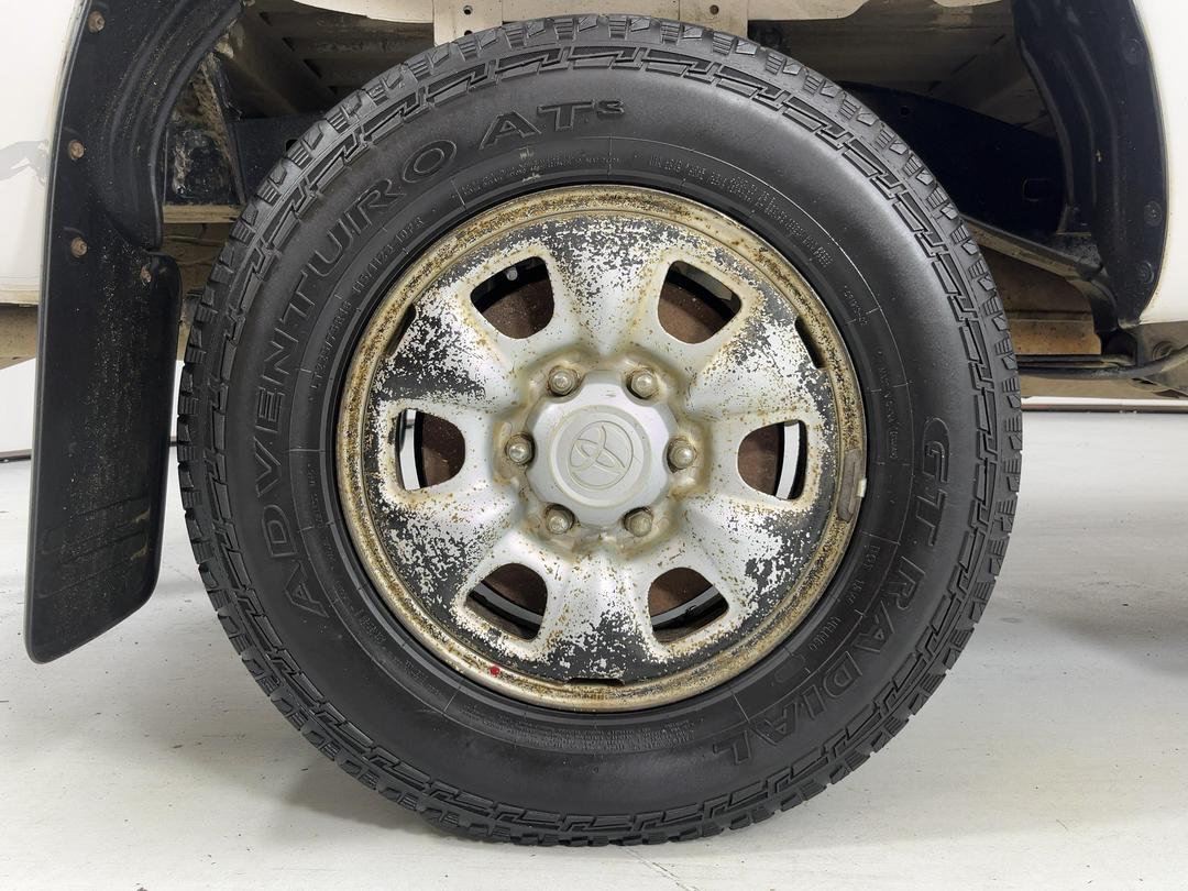 Photo '12' of Toyota Hilux