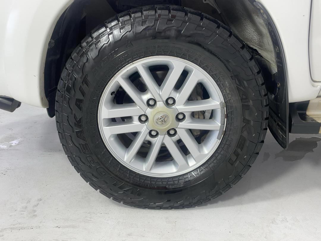 Photo '10' of Toyota Hilux