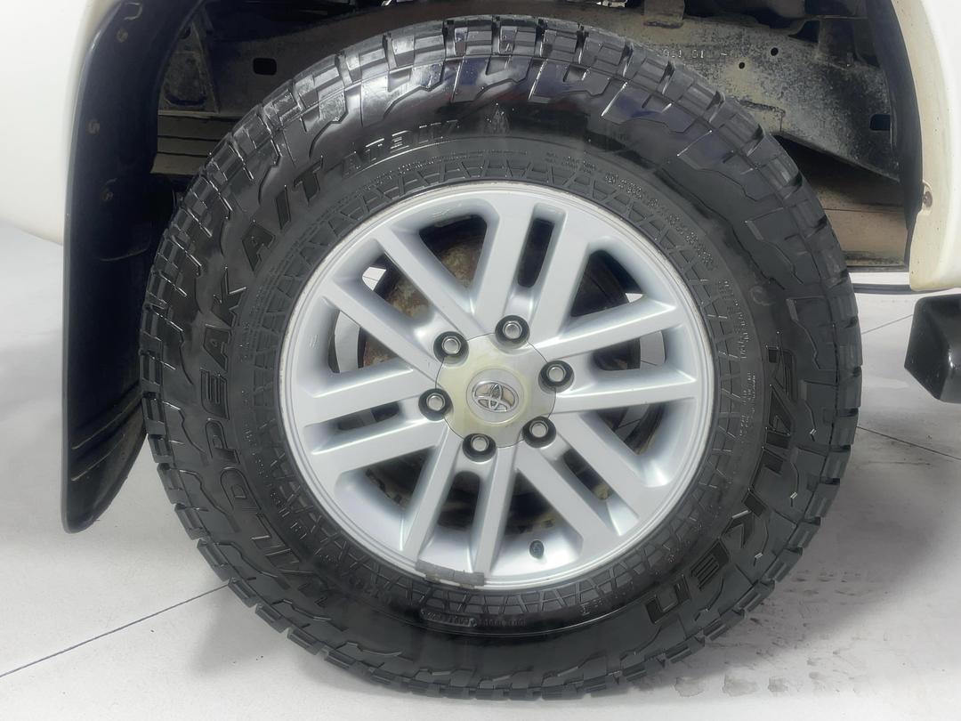 Photo '12' of Toyota Hilux