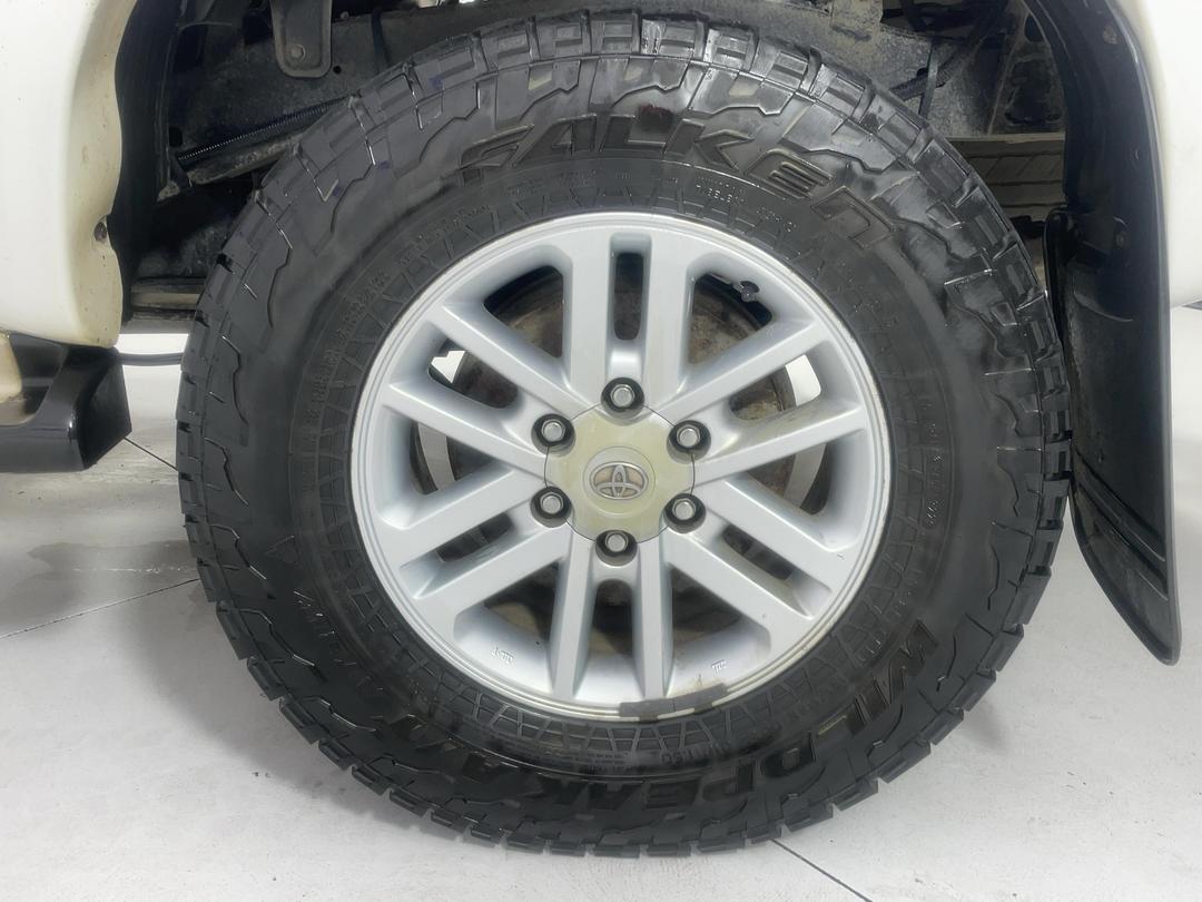 Photo '11' of Toyota Hilux