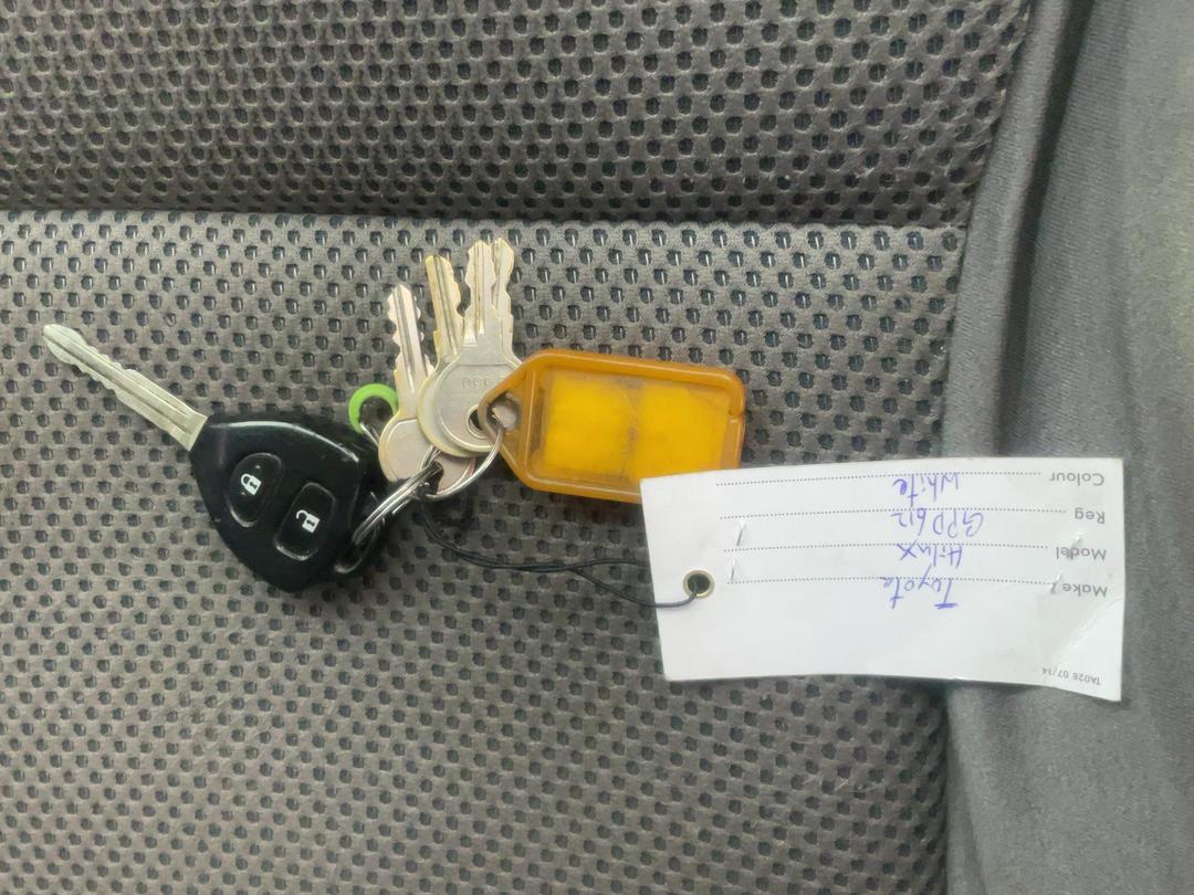 Photo '22' of Toyota Hilux