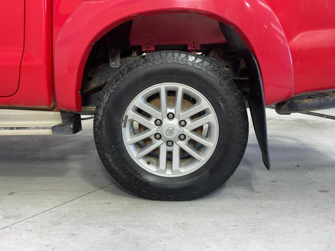 Photo '11' of Toyota Hilux