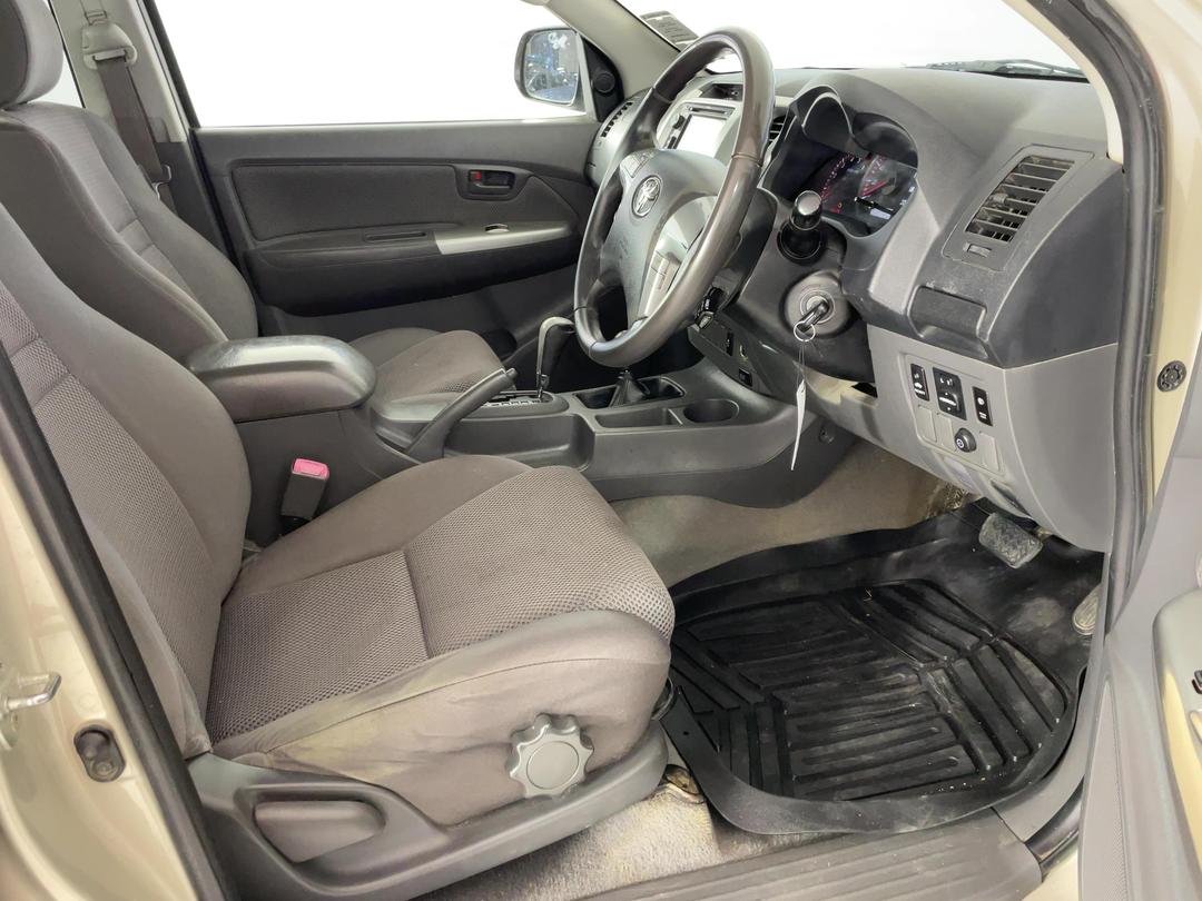 Photo '16' of Toyota Hilux