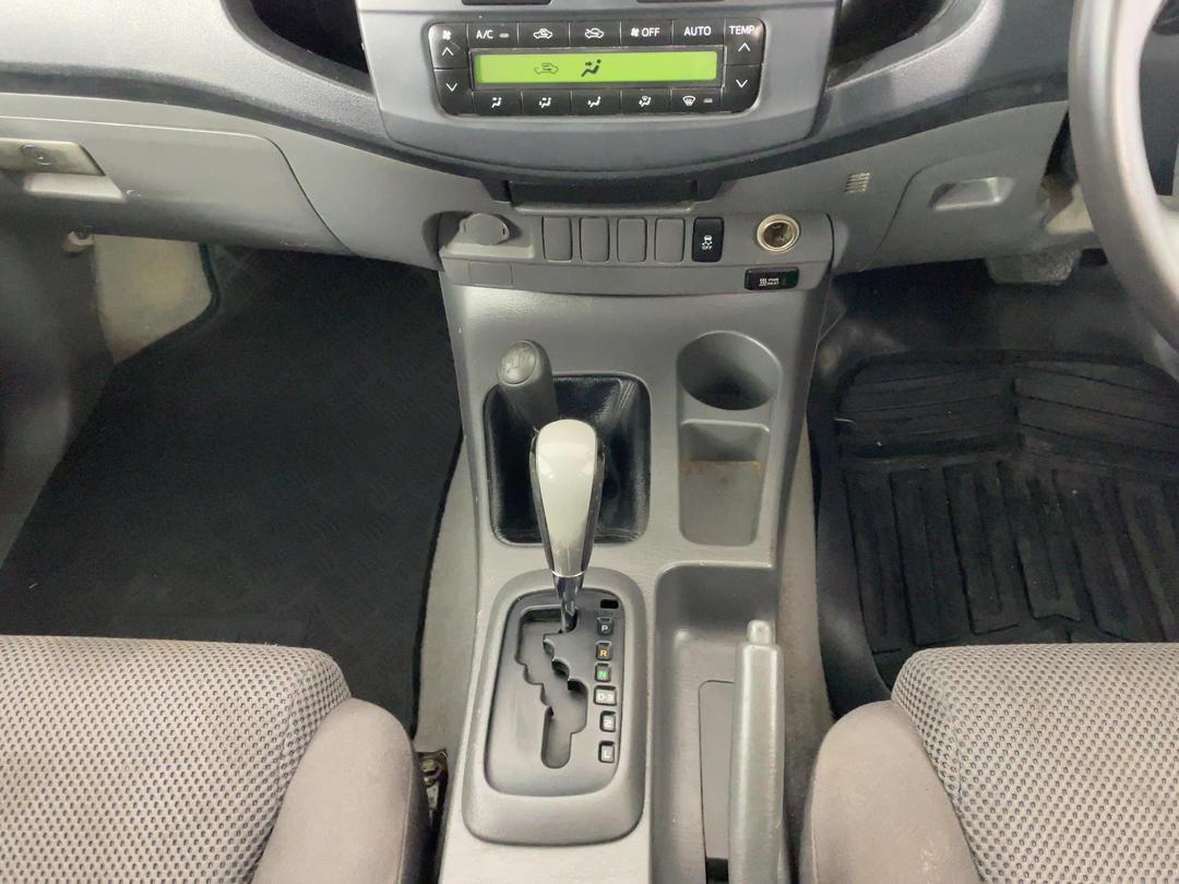 Photo '18' of Toyota Hilux