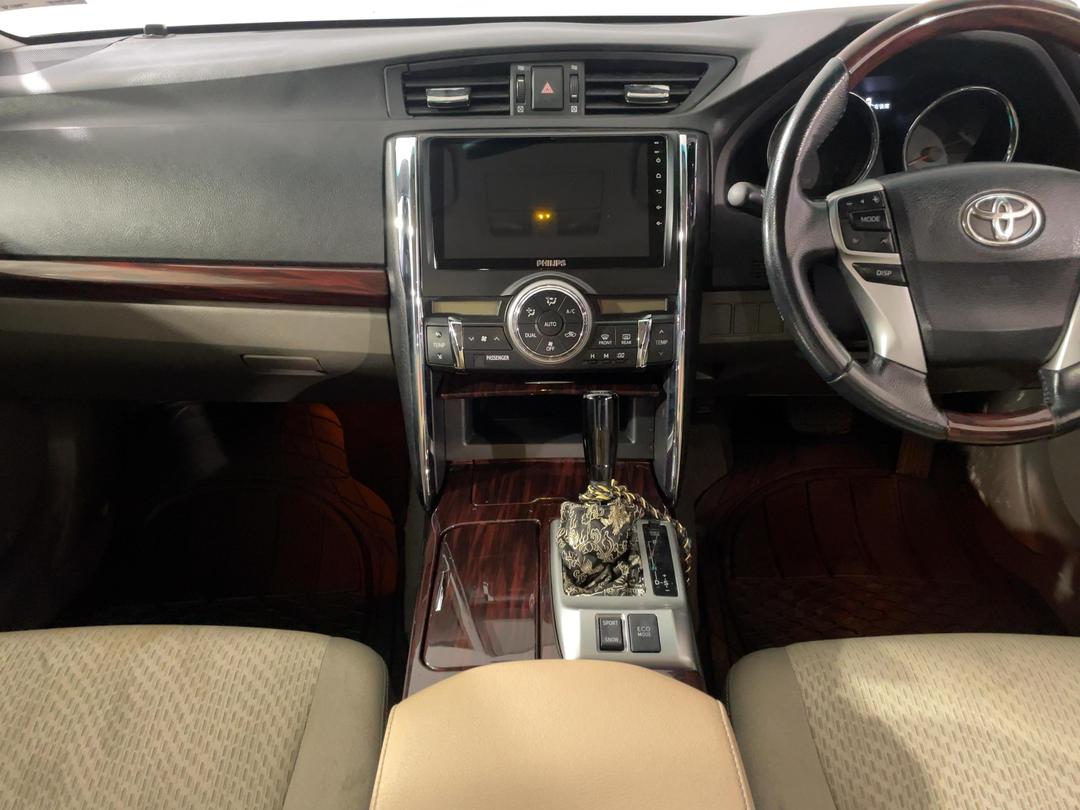 Photo '18' of Toyota Mark X
