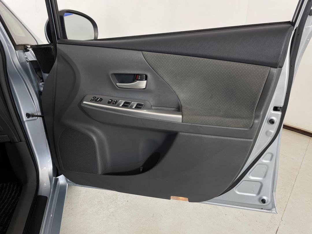 Photo '15' of Toyota Prius