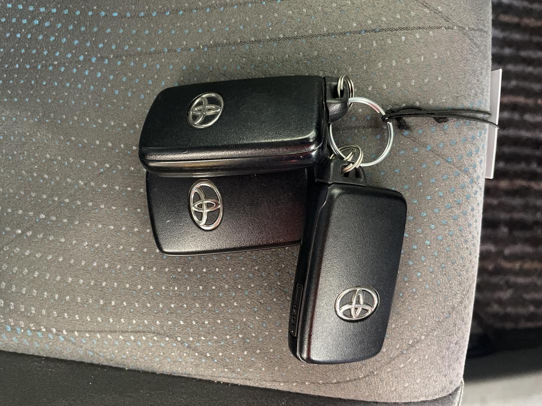 Photo '22' of Toyota Prius