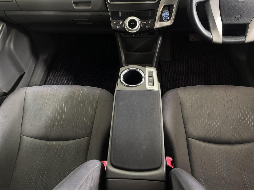 Photo '18' of Toyota Prius