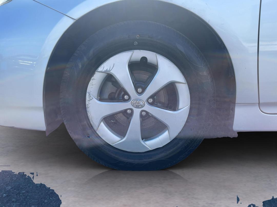 Photo '10' of Toyota Prius