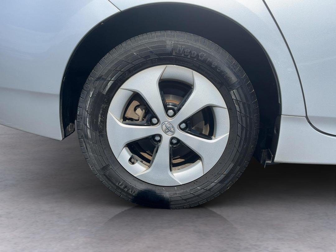 Photo '12' of Toyota Prius