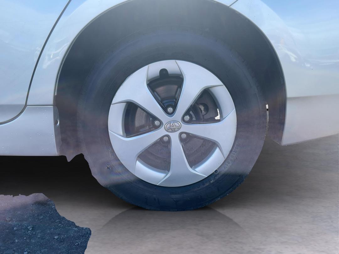 Photo '11' of Toyota Prius