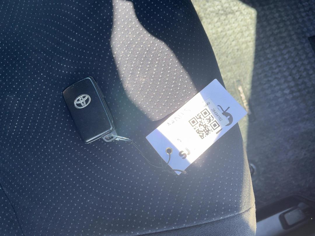 Photo '22' of Toyota Prius
