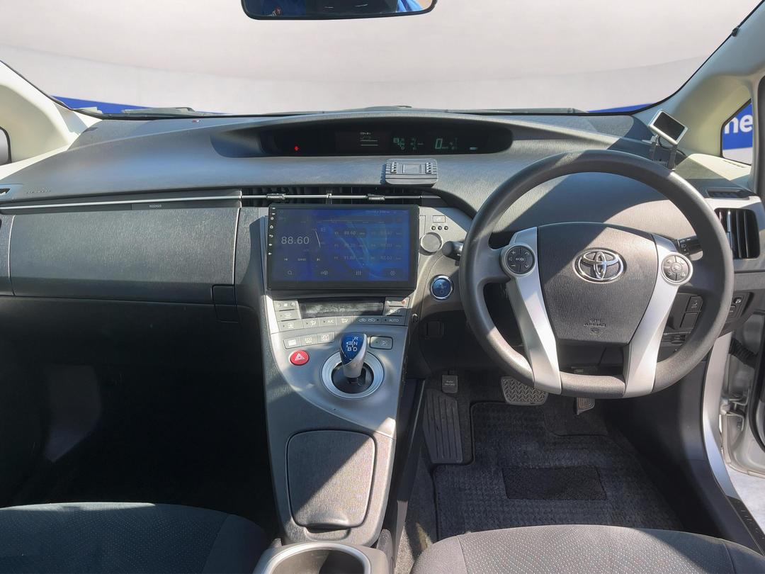 Photo '17' of Toyota Prius