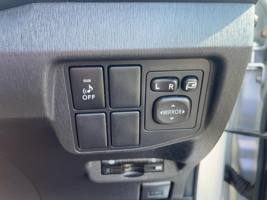 Photo '24' of Toyota Prius