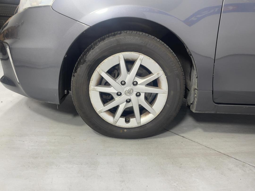 Photo '10' of Toyota Prius