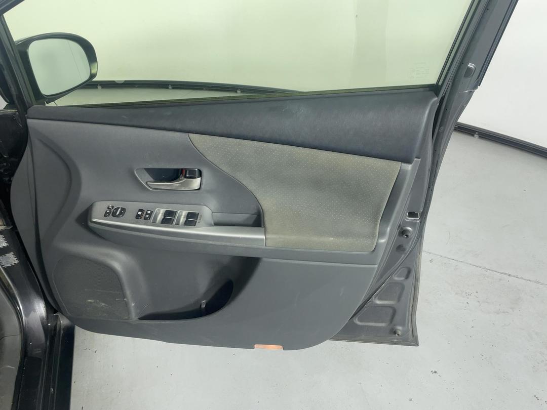 Photo '15' of Toyota Prius