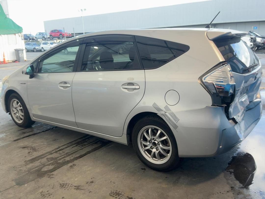 Photo '4' of Toyota Prius V Prius Alpha Photo '4' of Toyota Prius V Prius Alpha