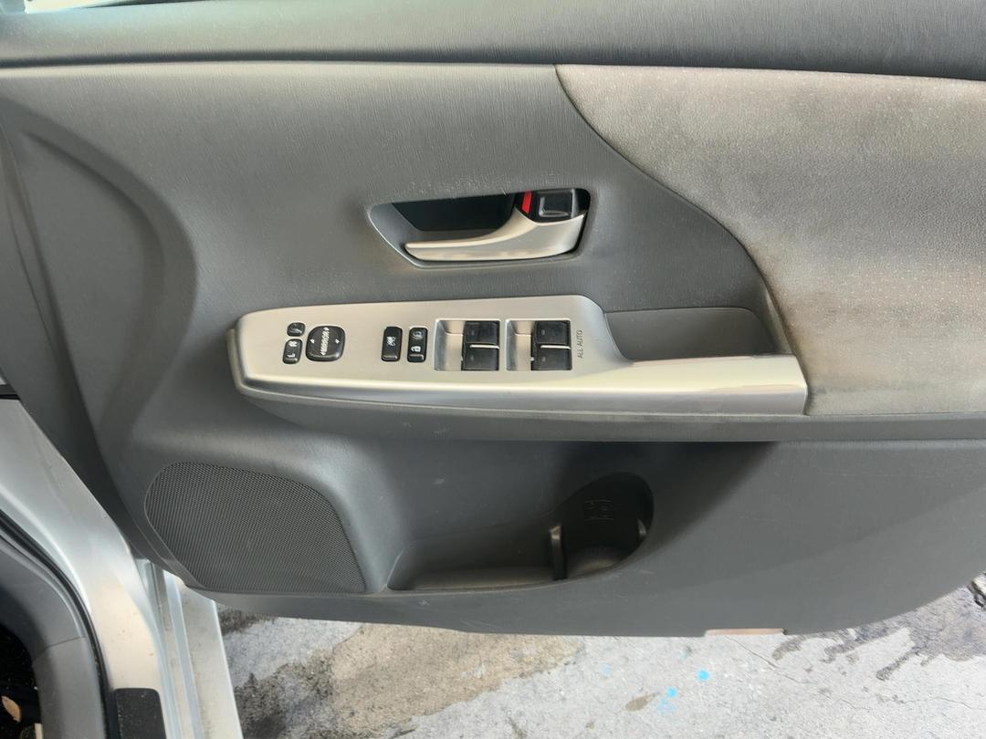 Photo '7' of Toyota Prius V Prius Alpha Photo '7' of Toyota Prius V Prius Alpha