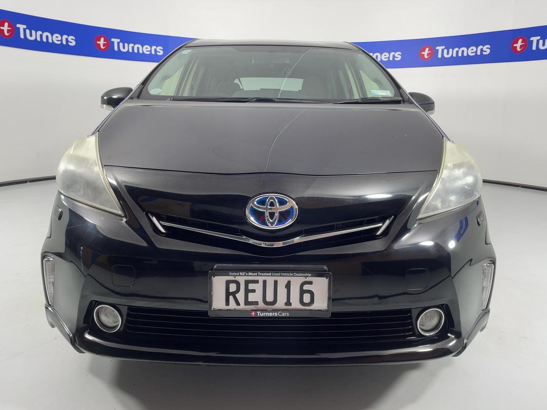 Photo '2' of Toyota Prius V