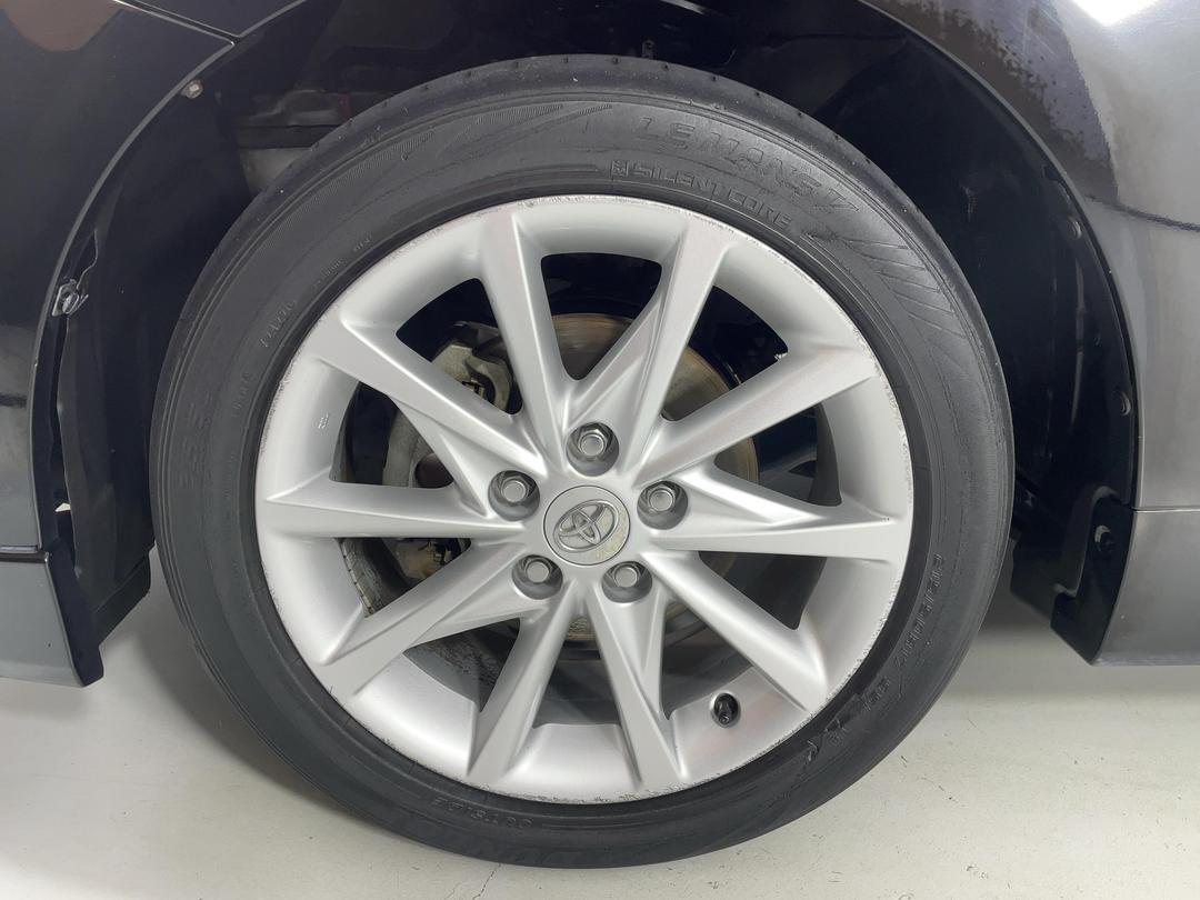 Photo '10' of Toyota Prius V