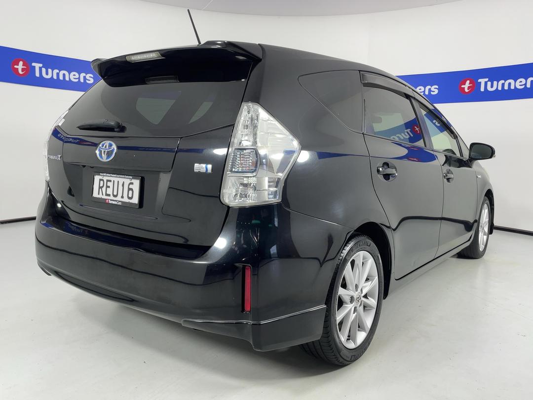 Photo '7' of Toyota Prius V