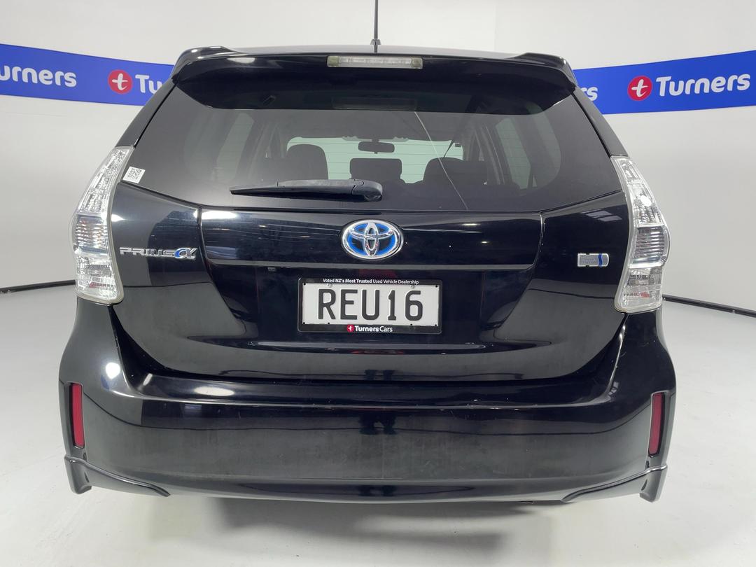 Photo '6' of Toyota Prius V