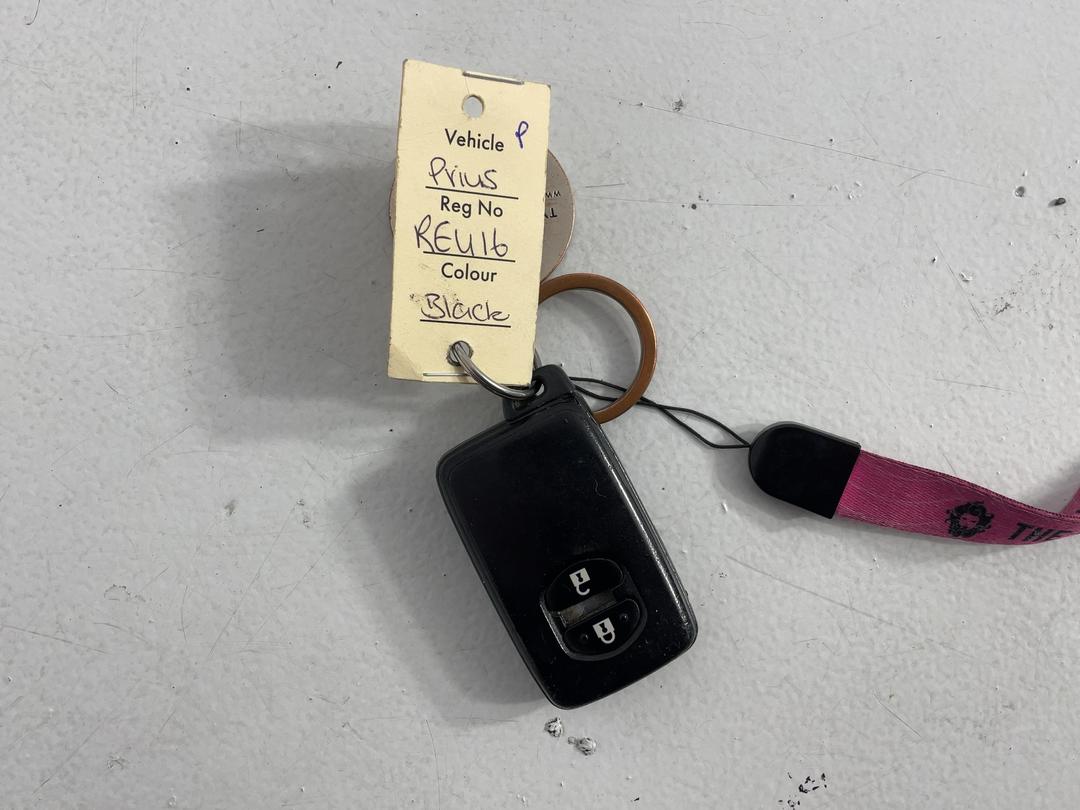 Photo '22' of Toyota Prius V