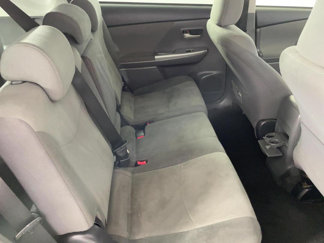 Photo '20' of Toyota Prius V