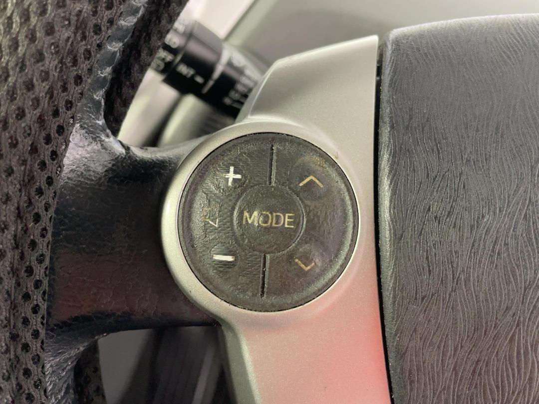 Photo '24' of Toyota Prius V