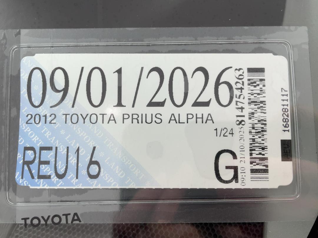 Photo '27' of Toyota Prius V