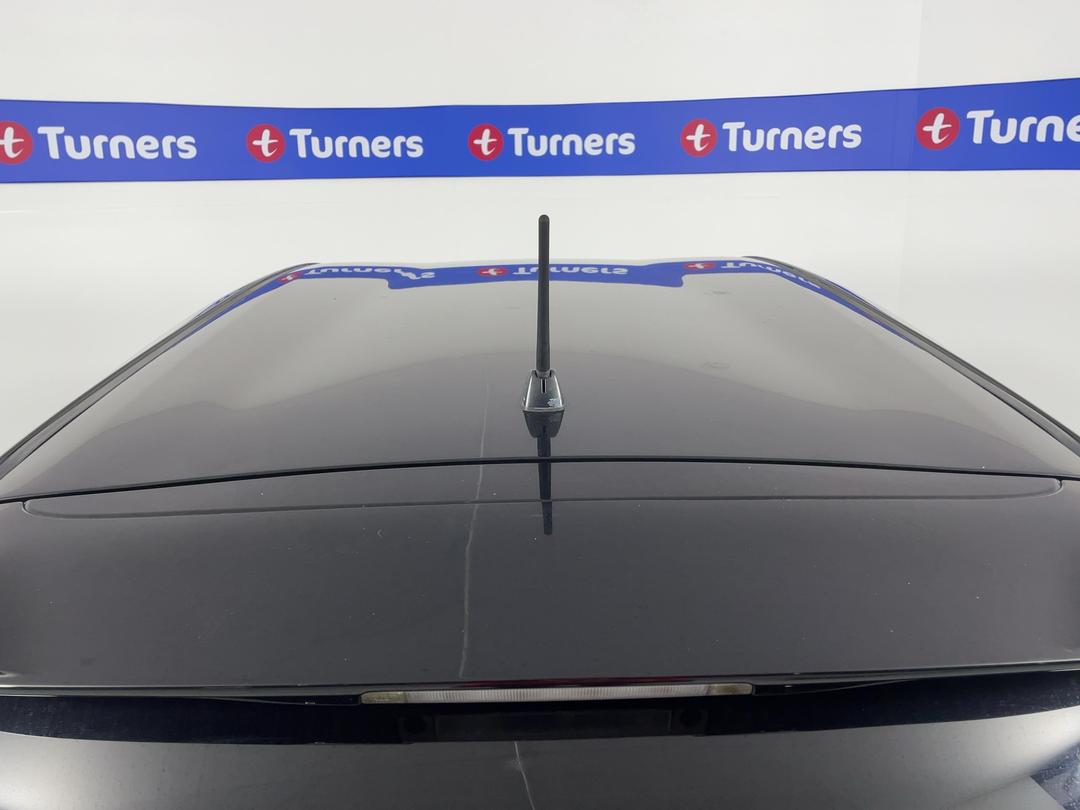 Photo '32' of Toyota Prius V