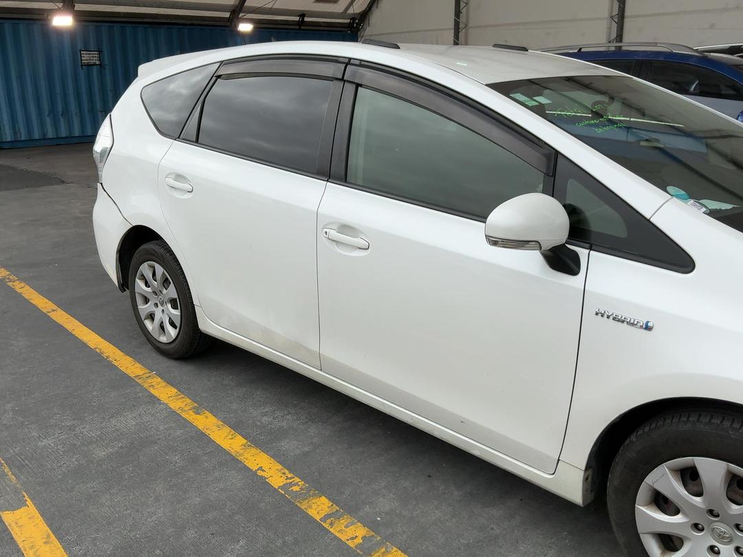 Photo '2' of Toyota Prius V Prius Alpha