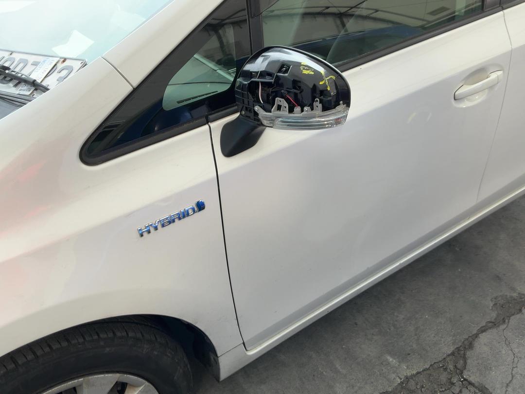 Photo '8' of Toyota Prius V Prius Alpha