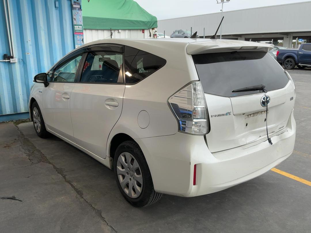 Photo '10' of Toyota Prius V Prius Alpha