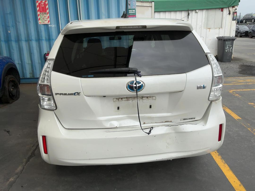 Photo '11' of Toyota Prius V Prius Alpha