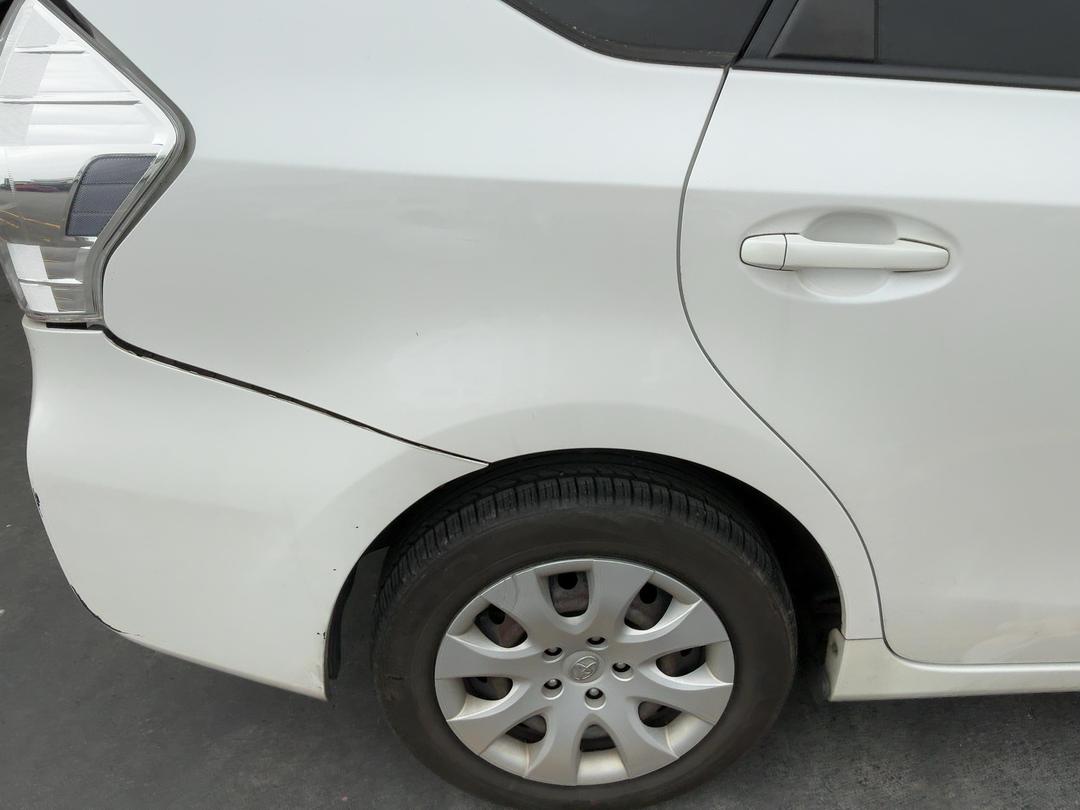 Photo '17' of Toyota Prius V Prius Alpha