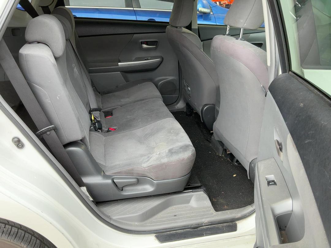 Photo '18' of Toyota Prius V Prius Alpha